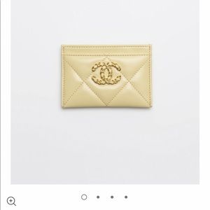 Chanel 19 card holder